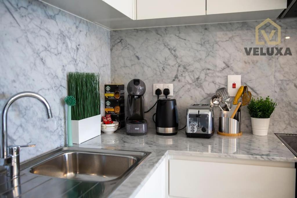 Veluxa - Luxury And Bright 1 Bedroom Apartment, Burj View! Dubai Exterior photo
